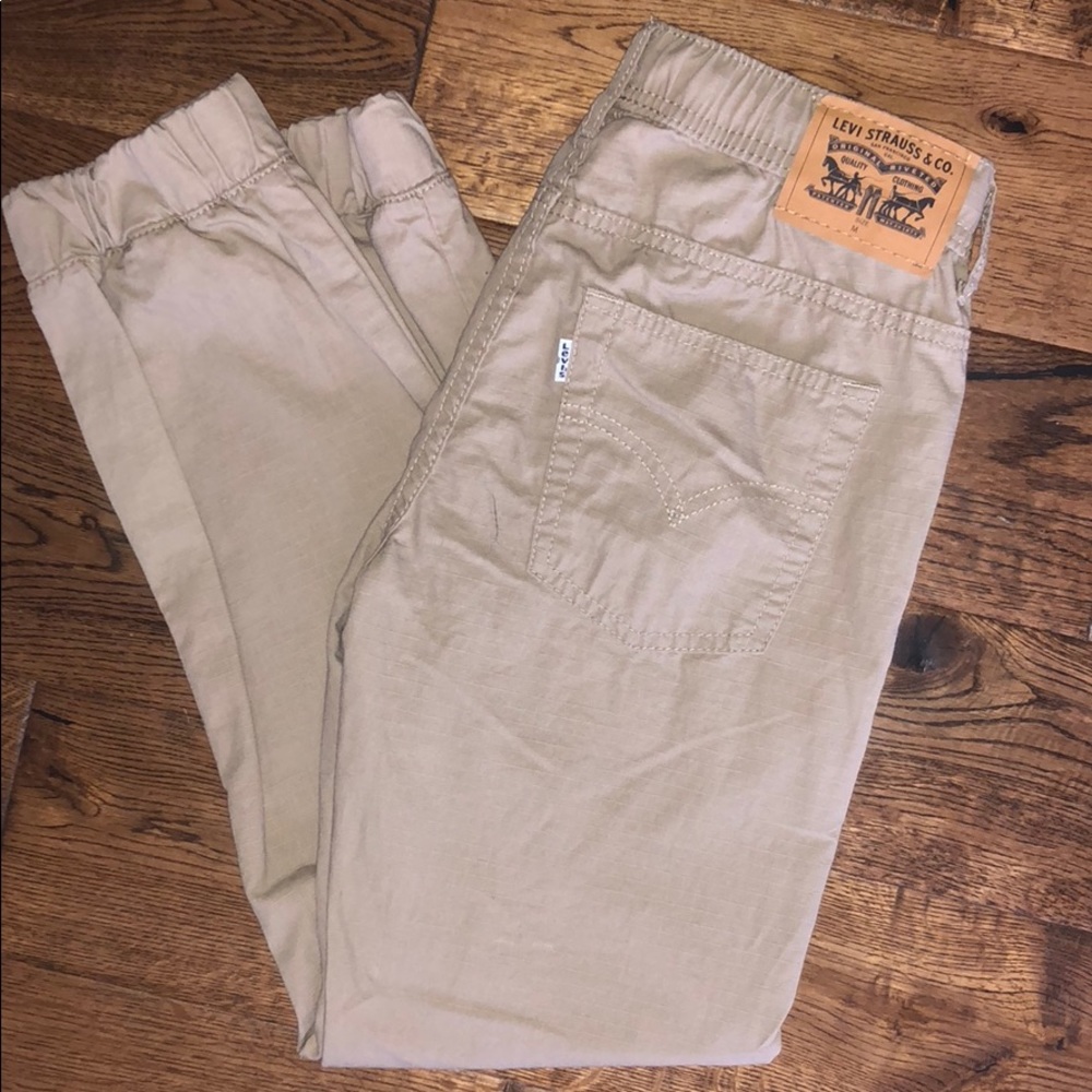 BOYS LEVI JOGGERS👖